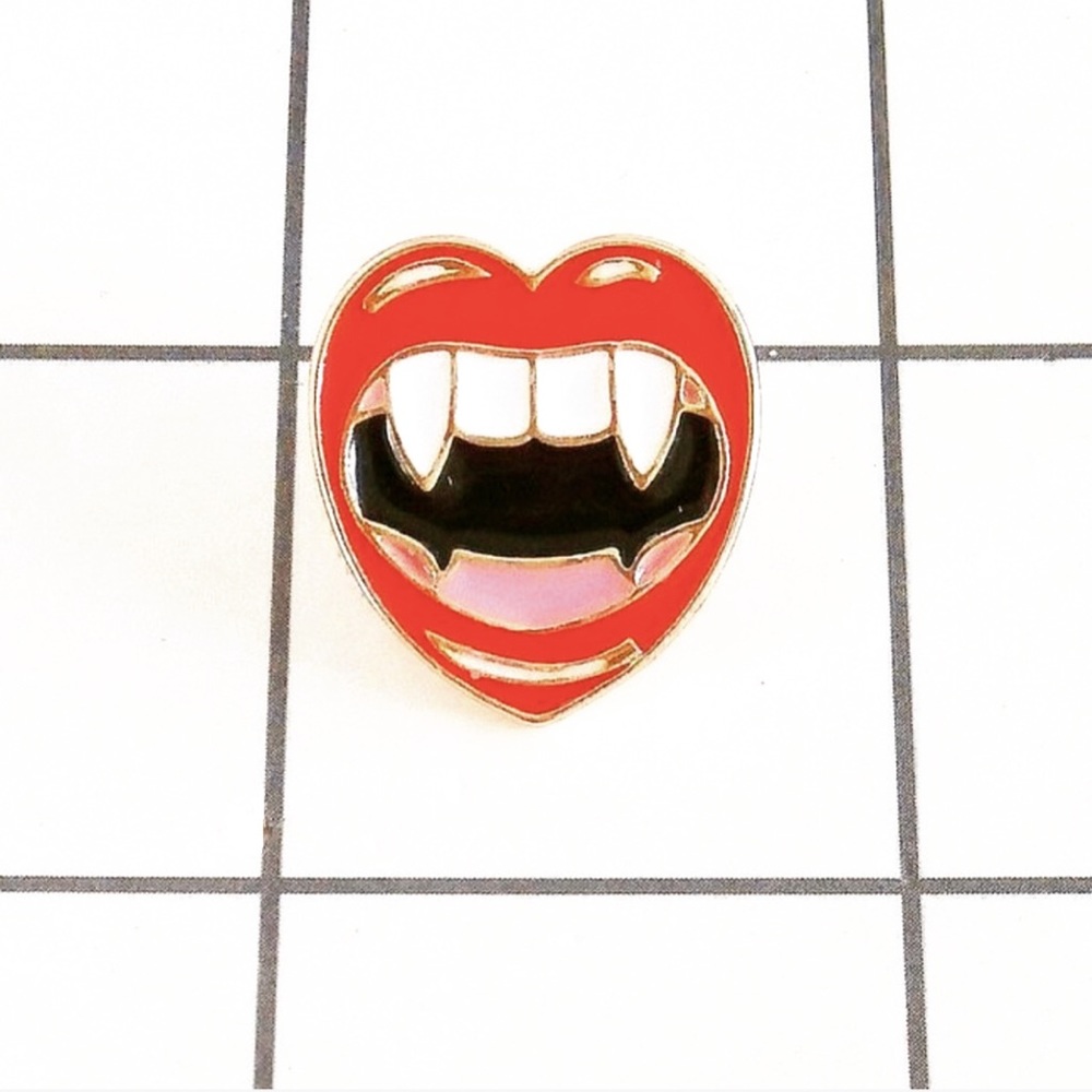 Vampire Lips Pin